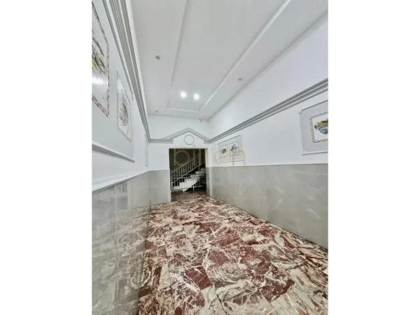 Tirane, jepet me qera 3+1 , 138 m² 850 € 