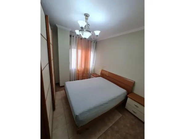 Tirane, jepet me qera 3+1 , 138 m² 850 € 