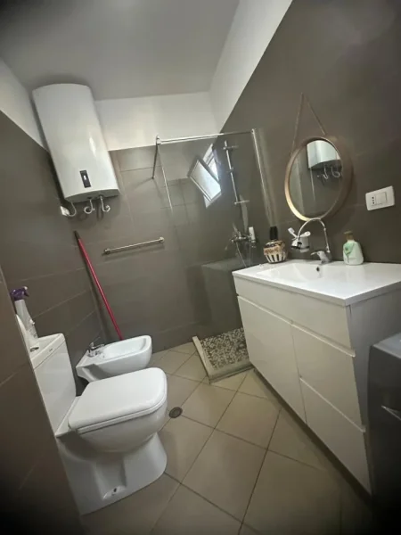 Tirane, jepet me qera apartament 1+1 Kati 3, 60 m² 650 € (Kopshtit Zoologjik.)