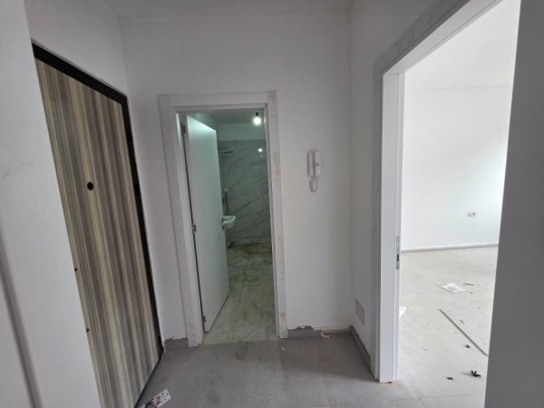 Tirane, shitet apartament 1+1 Kati 3, 73 m² 196.000 € (Pazari i Ri)