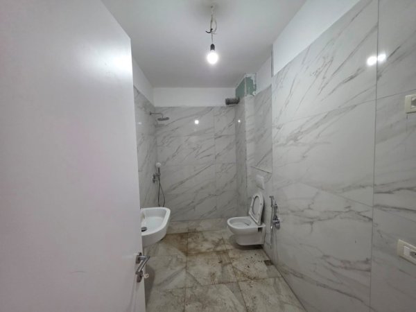 Tirane, shitet apartament 1+1 Kati 3, 73 m² 196.000 € (Pazari i Ri)