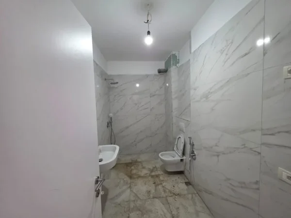 Tirane, shitet apartament 1+1 Kati 3, 73 m² 196.000 € (Pazari i Ri)