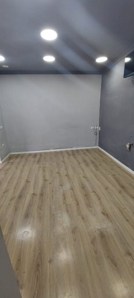Durres, jepet me qera ambjent biznesi , 25 m² 350 € (prane spitalit rajonal)