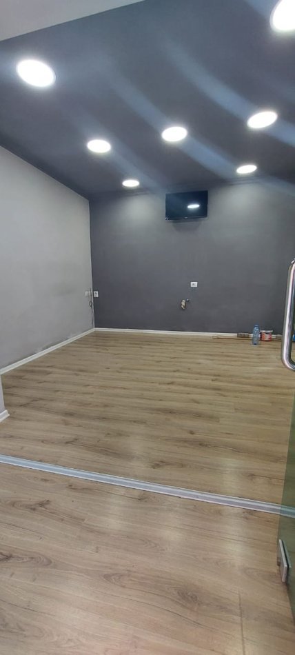 Durres, jepet me qera ambjent biznesi , 25 m² 350 € (prane spitalit rajonal)