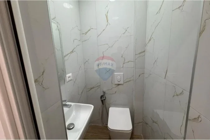 Tirane, jepet me qera zyre , 68 m² 650 € (Myslym Shyri)