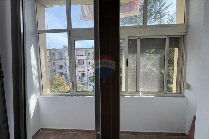 Tirane, jepet me qera zyre , 68 m² 650 € (Myslym Shyri)