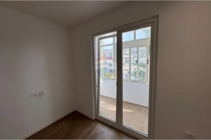 Tirane, jepet me qera zyre , 68 m² 650 € (Myslym Shyri)