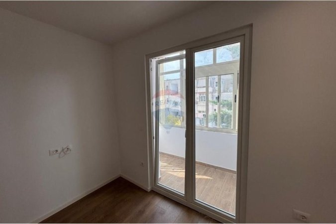 Tirane, jepet me qera zyre , 68 m² 650 € (Myslym Shyri)