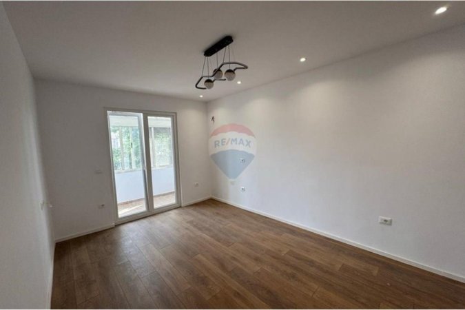 Tirane, jepet me qera zyre , 68 m² 650 € (Myslym Shyri)