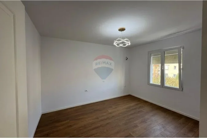 Tirane, jepet me qera zyre , 68 m² 650 € (Myslym Shyri)