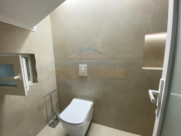 Tirane, jepet me qera apartament 2+1+Ballkon Kati 3, 110 m² 1.000 € (Rruga Mustafa Demiri, Ish Tregu ElektrIk)