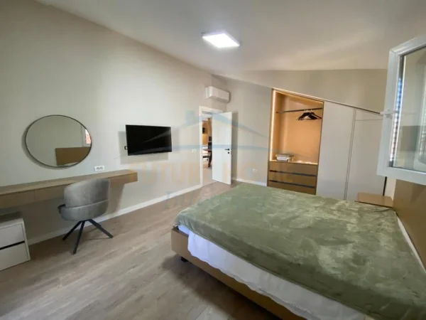 Tirane, jepet me qera apartament 2+1+Ballkon Kati 3, 110 m² 1.000 € (Rruga Mustafa Demiri, Ish Tregu ElektrIk)