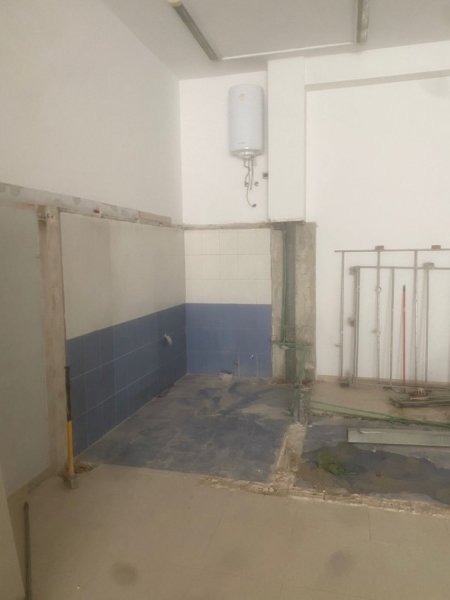 Jepet me Qera Ambient Biznesi ne Vijë te Parë, Afer Delijorgjit, Kati 0, 165 m² 4.500 €uro