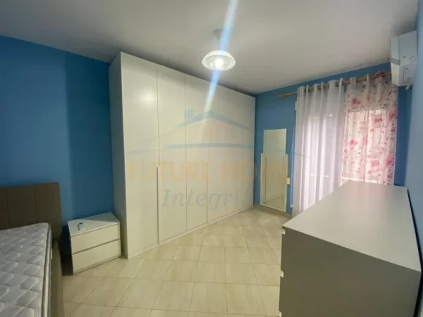 Tirane, jepet me qera apartament 2+1 Kati 2, 80 m² 750 € (21 Dhjetori , Kompleksi Kontakt)