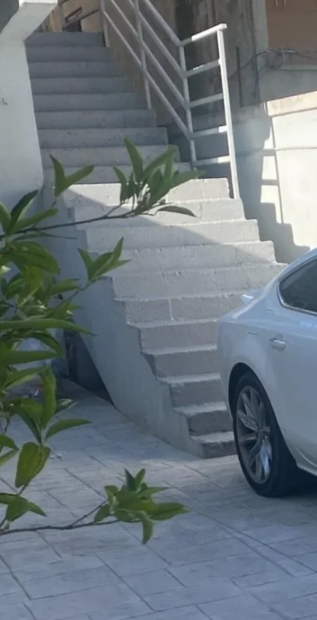 Tirane, jepet me qera garazh | post parkimi 1+1 Kati 2, 155 m² 