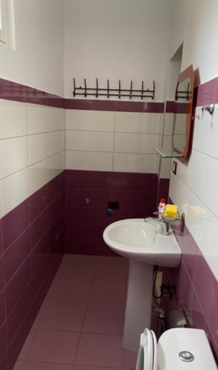 Tirane, jepet me qera garazh | post parkimi 1+1 Kati 2, 155 m² 