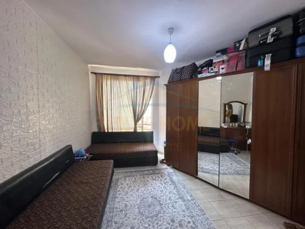 Tirane, shitet apartament 2+1+Ballkon Kati 8, 107 m² 198.000 € (Stacioni I trenit)