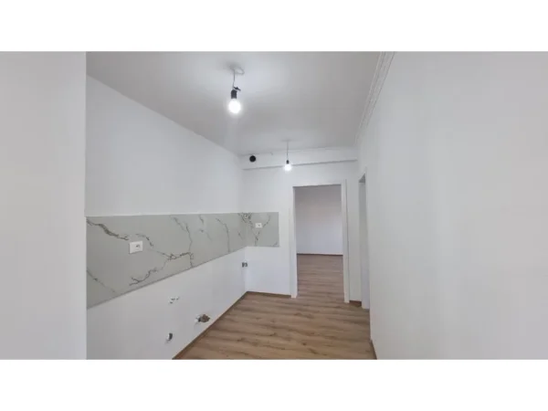 Tirane, shitet apartament 2+1+Ballkon Kati 6, 72 m² 165.000 € (Stadiumi Dinamo)