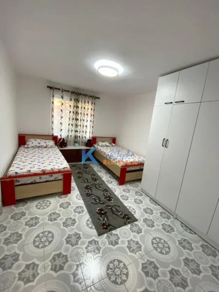 Tirane, jap me qera apartament 2+1+Ballkon Kati 4, 76 m² 600 € (Rruga Ferit Xhajko, prane Ish Restorant Durresi)