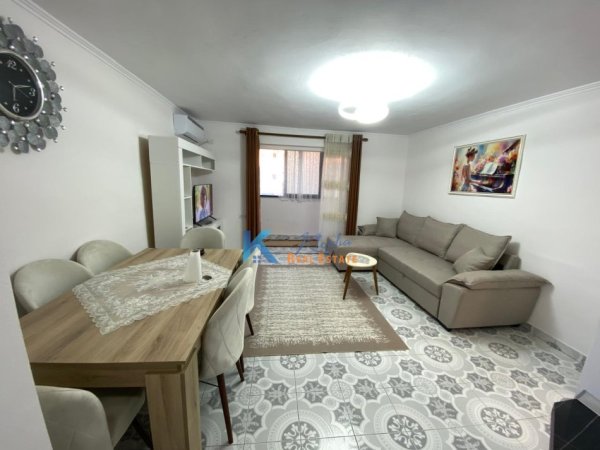 Tirane, jap me qera apartament 2+1+Ballkon Kati 4, 76 m² 600 € (Rruga Ferit Xhajko, prane Ish Restorant Durresi)