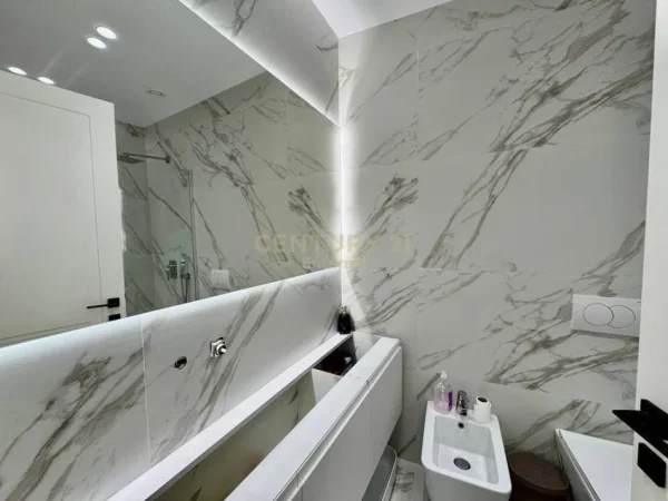 Tirane, shitet apartament 2+1+Aneks+Ballkon Kati 2, 125 m² 530.000 € (Lake View)