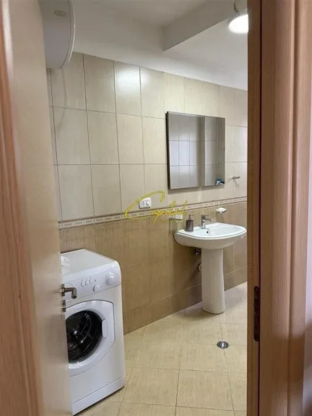 Tirane, jepet me qera apartament 2+1 Kati 6, 90 m² 520 € (FRESKU)