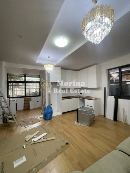 Tirane, jepet me qera apartament 1+1 Kati 1, 55 m² 700 € (Qender, Pazari Ri)