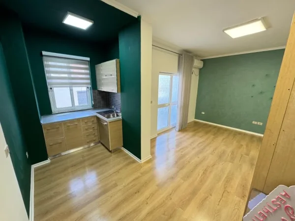 Tirane, jepet me qera zyre Kati 3, 72 m² 800 €