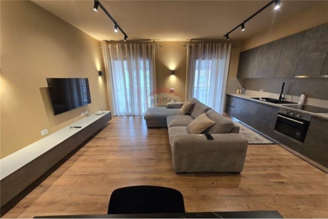 Tirane, jepet me qera apartament 2+1+Ballkon Kati 4, 120 m² 1.300 € (Kompleksi Delijorgji)