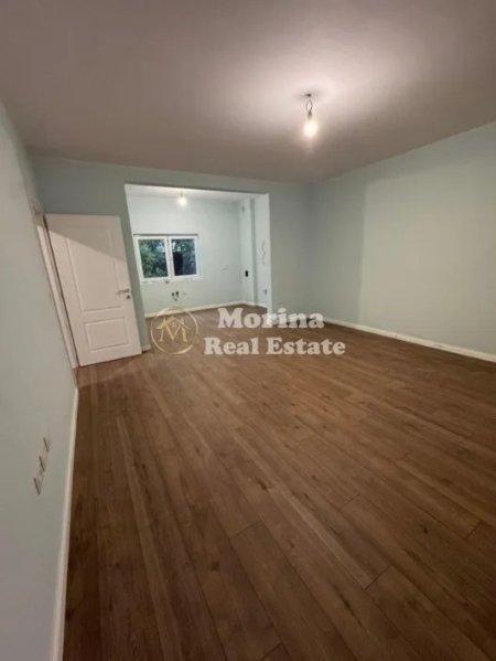 Tirane, jepet me qera Vile 5+1 Kati 1, 213 m² 1.200 € (Kombinat)