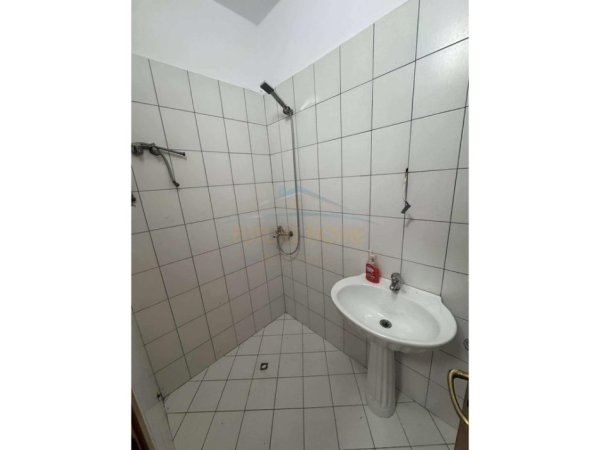 Tirane, jepet me qera apartament 2+1 Kati 5, 90 m² 370 € (Astir , Prane Viles L)