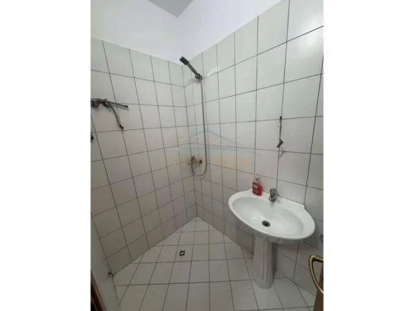 Tirane, jepet me qera apartament 2+1 Kati 5, 90 m² 370 € (Astir , Prane Viles L)