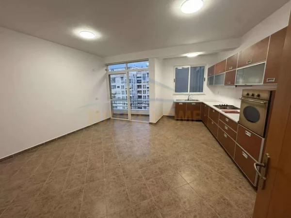 Tirane, jepet me qera apartament 2+1 Kati 5, 90 m² 370 € (Astir , Prane Viles L)