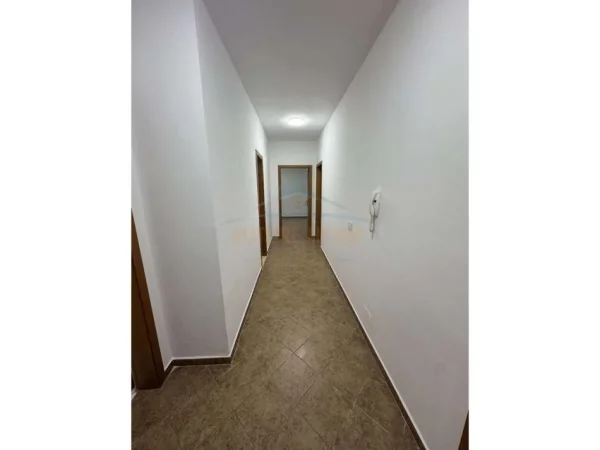 Tirane, jepet me qera apartament 2+1 Kati 5, 90 m² 370 € (Astir , Prane Viles L)