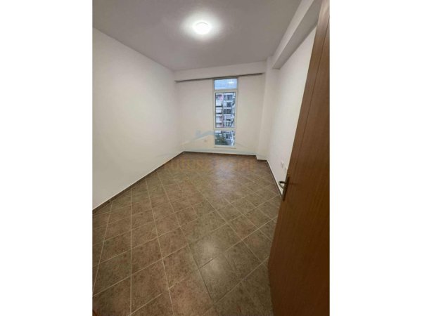 Tirane, jepet me qera apartament 2+1 Kati 5, 90 m² 370 € (Astir , Prane Viles L)