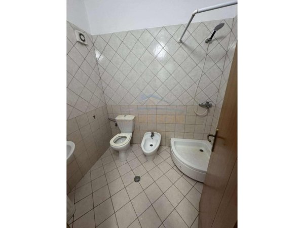 Tirane, jepet me qera apartament 2+1 Kati 5, 90 m² 370 € (Astir , Prane Viles L)