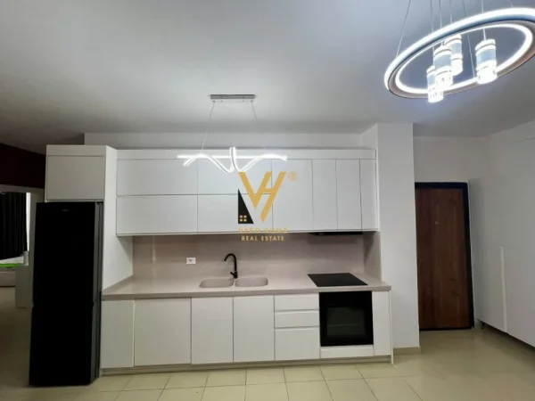Tirane, jepet me qera apartament 2+1+Ballkon Kati 1, 95 m² 650 € (BULEVARDI I RI)
