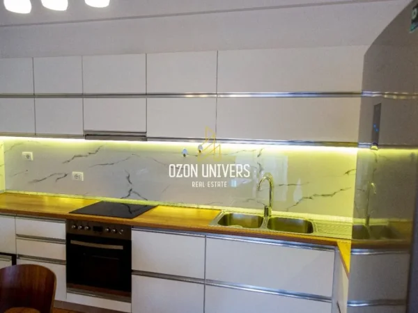 Tirane, jepet me qera apartament 2+1+Ballkon Kati 7, 97 m² 750 € (Green City Residence, Astir)