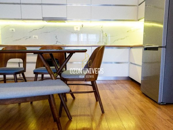 Tirane, jepet me qera apartament 2+1+Ballkon Kati 7, 97 m² 750 € (Green City Residence, Astir)
