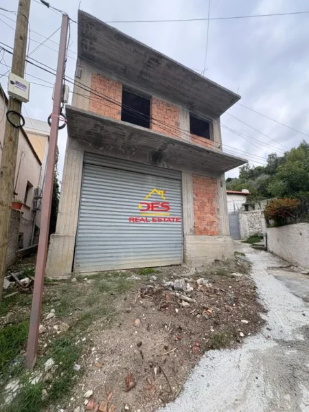Vlore, shitet shtepi , 220 m² 80.000 € (Rruga Sulejman Delvina)