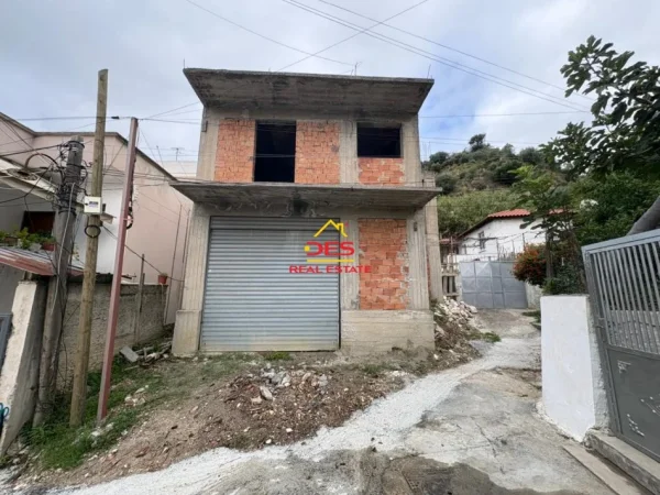 Vlore, shitet shtepi , 220 m² 80.000 € (Rruga Sulejman Delvina)