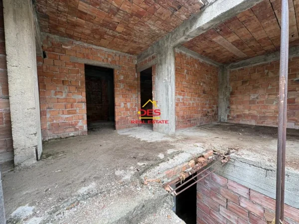 Vlore, shitet shtepi , 220 m² 80.000 € (Rruga Sulejman Delvina)