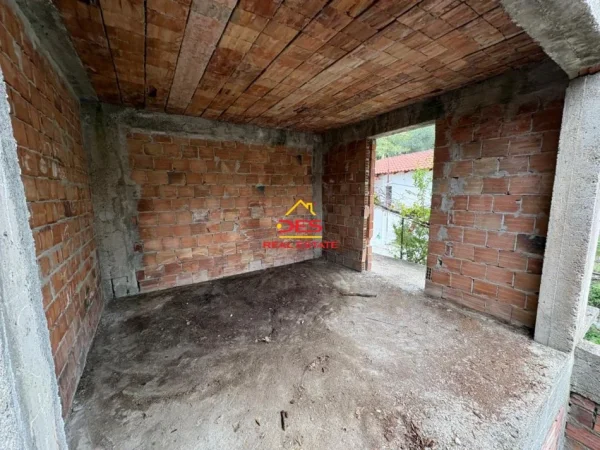 Vlore, shitet shtepi , 220 m² 80.000 € (Rruga Sulejman Delvina)