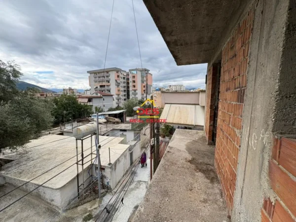 Vlore, shitet shtepi , 220 m² 80.000 € (Rruga Sulejman Delvina)