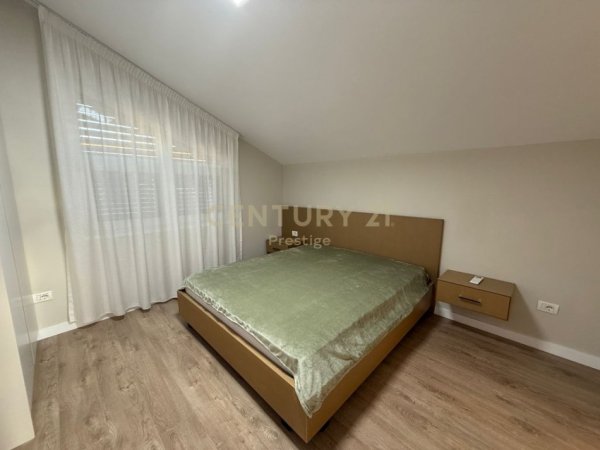 Tirane, jepet me qera Vile 3 Katshe Kati 3, 100 m² 1.050 € (Qytet Studenti)