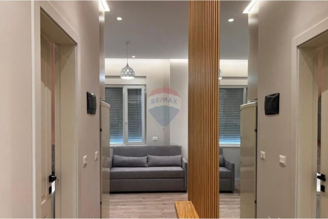 Tirane, jepet me qera apartament 1+1 Kati 1, 55 m² 700 € (tek 9 kateshet)