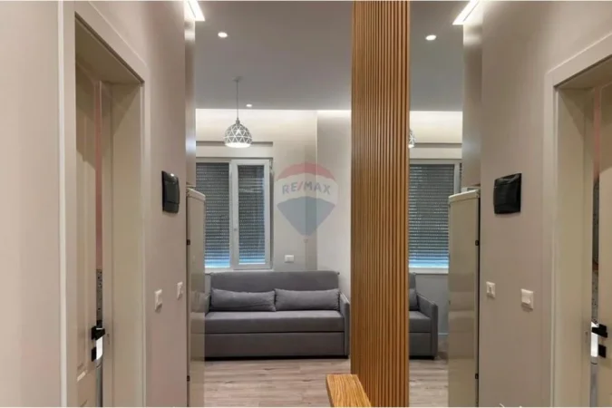 Tirane, jepet me qera apartament 1+1 Kati 1, 55 m² 700 € (tek 9 kateshet)