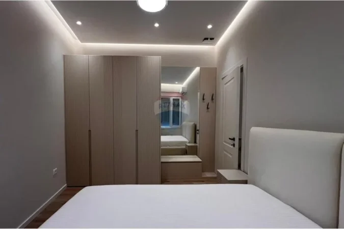 Tirane, jepet me qera apartament 1+1 Kati 1, 55 m² 700 € (tek 9 kateshet)