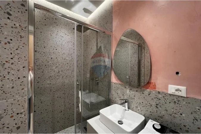 Tirane, jepet me qera apartament 1+1 Kati 1, 55 m² 700 € (tek 9 kateshet)