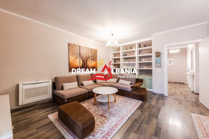 Tirane, jepet me qera apartament 2+1 , 120 m² 900 € (tek Liqeni i Thatë)